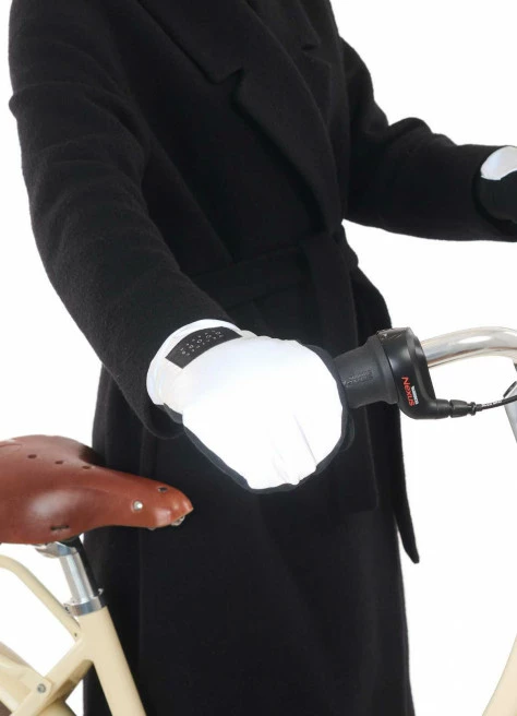 Moufles Vélo Chaudes Et Réfléchissantes - Weathergoods Sweden 2 Moufles Vélo Chaudes Et Réfléchissantes - Weathergoods Sweden – Image 2