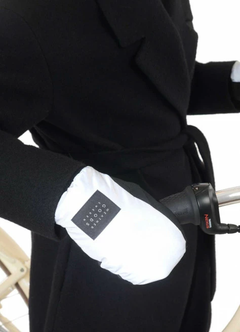 Moufles Vélo Chaudes Et Réfléchissantes - Weathergoods Sweden 3 Moufles Vélo Chaudes Et Réfléchissantes - Weathergoods Sweden – Image 3