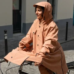 Vêtements Soldes Magasin -Vêtements Soldes Magasin parka de pluie elegante cycliste urbain maium amsterdam 1