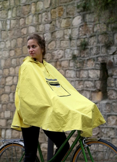 Poncho Vélo Urbain - The People's Poncho 2 Poncho Vélo Urbain - The People's Poncho – Image 2