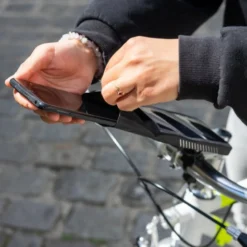 Porte-téléphone étanche Vélo - SP Connect -Vêtements Soldes Magasin porte telephone etanche velo sp connect 2