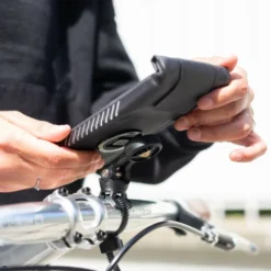 Porte-téléphone étanche Vélo - SP Connect -Vêtements Soldes Magasin porte telephone etanche velo sp connect 4